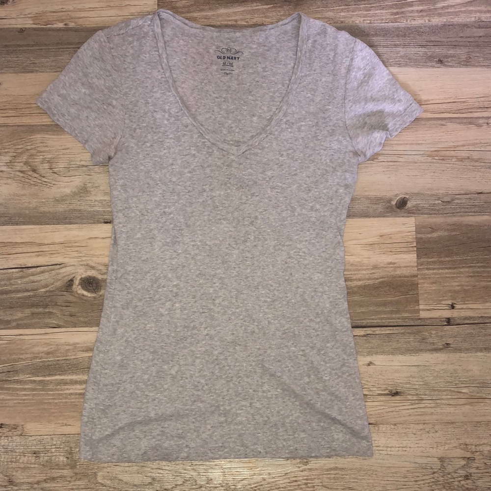 Women old navy t shirt .